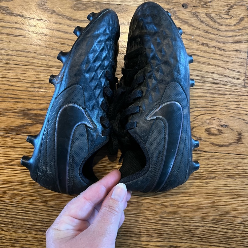 Nike Tiempo kids size 12 children’s Black soccer cleats boys girls